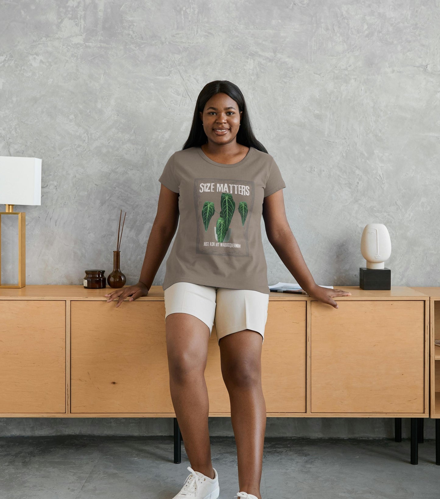 “Size Matters” Queen Anthurium Tee – Warocqueanum Lover Edition